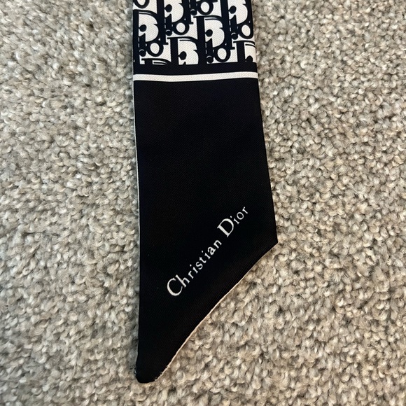 One more in stock! Designer Inspired Twilly Scarf Headband Purse Scarf - Picture 8 of 10